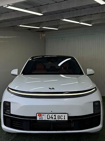 Lixiang: Lixiang L7: 2023 г., 1.5 л, Робот, Гибрид, Кроссовер — 1