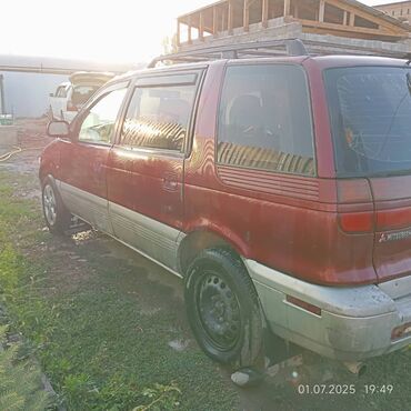Mitsubishi: Mitsubishi Space Wagon: 1997 г., 2 л, Механика, Бензин, Хэтчбэк — 5