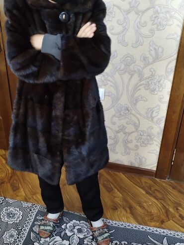 Шубы: Шуба из норки с капюшоном, темно‑шоколадный оттенок. Размер 44 тушот — 5