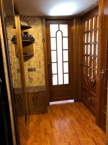 Uzunmüddətli kirayə mənzillər: Elmlər metrosunun yaxınlığında 9 mertebeli binanın 6-cı mərtəbəsində — 8