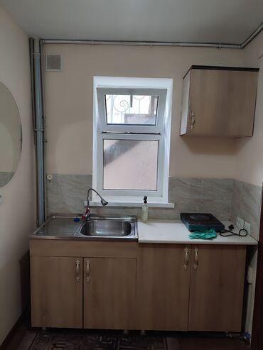 комнаты бишкек: 35 м², 1 комната, Парковка, Забор, огорожен