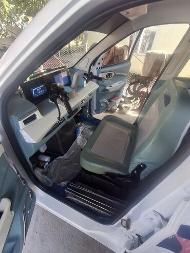 Другие автомобили: Электрический трехколесный автомобиль, представленный в белом цвете с — 5