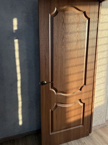 зеркало в аренду: Продается дверь