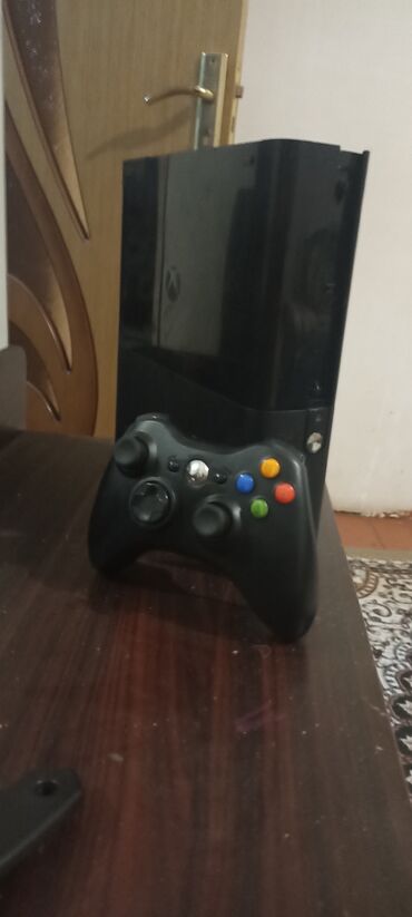 notebook satış: Xbox 360 əla veziyededi içində 18 oyun var 1 dene pultu var təcili