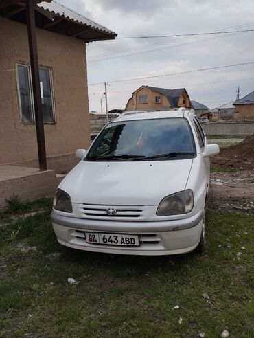 Toyota: Toyota Raum: 1998 г., 1.5 л, Автомат, Бензин, Хэтчбэк