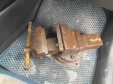 купить заклепочник: Тиски слесарные поворотные, массивные, чугун/сталь. Характеристики и