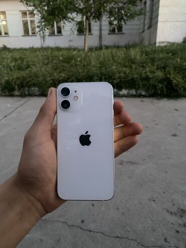 Apple iPhone: IPhone 12 mini, Б/у, 256 ГБ, Белый, Чехол, 76 %