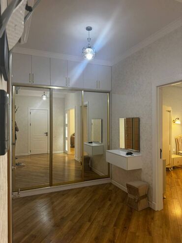 Uzunmüddətli kirayə mənzillər: Ağ şəhərdə 2 otaqlı əla təmirli mənzil kirayə verilir. Mənzil tam — 20