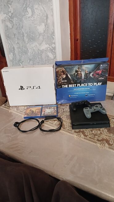 plesteyşn 3: Playstation 4 slim yep yenidir blomu üsdündədir 1 ay isdifadə olunub