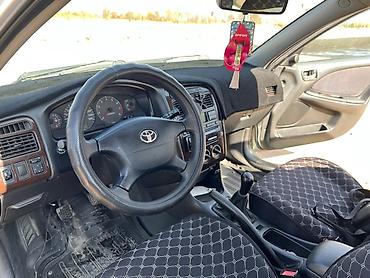 январи 5 1: Toyota Avensis: 2002 г., 1.8 л, Механика, Бензин, Универсал — 9