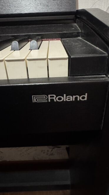 блокфлейта для начинающих: Roland F-140R — цифровое пианино в корпусе-стойке. Ключевые