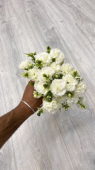 Süni güllər: Suni gullerin topdan perakenden satisi
5 azn baslayan qiymetler — 14