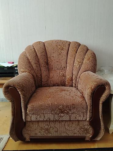 Klassik üslubda yumşaq mebel dəsti - Tərkib: 1 böyük divan + 2 ədəd