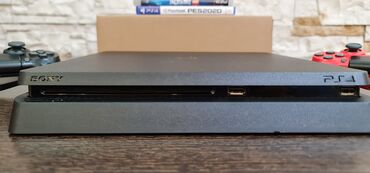 PS4 (Sony Playstation 4): PlayStation 4 slim 500 gb -2 orijinal pult -4 disk Salam. təcili — 2