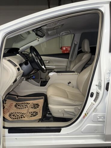 Toyota: Toyota Prius: 2013 г., 1.8 л, Вариатор, Гибрид, Минивэн — 8