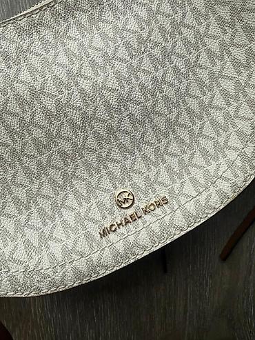 çanta: Ideal vəziyyətdə Michael Kors çanta.
Yenidən seçilmir — 4