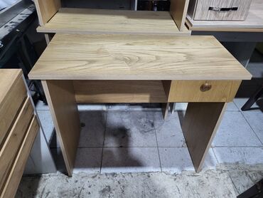 Ofis masaları: İşçi üçün, Dördbucaq masa -da lalafo.az — 4 Ofis masaları: İşçi üçün, Dördbucaq masa — 4