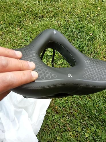 Velosiped oturacağı – ergonomik, ventilyasiya dəlikli model - Geniş