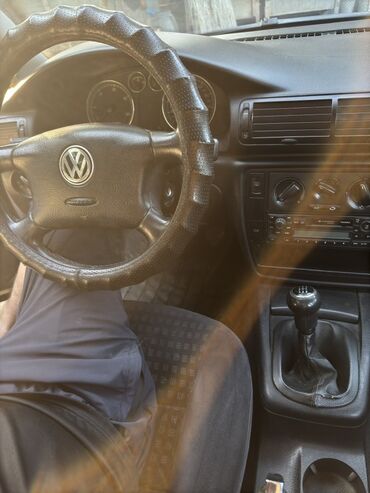 реставрация торпеды ваз 2101: Интерьер автомобиля Volkswagen с черной приборной панелью и рулевым