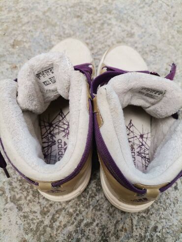 Women's Sneakers and athletic shoes: 37.5 — 5