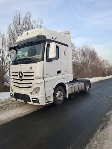 буксировка машин: Тягач, Mercedes-Benz, 2013 г., Без прицепа