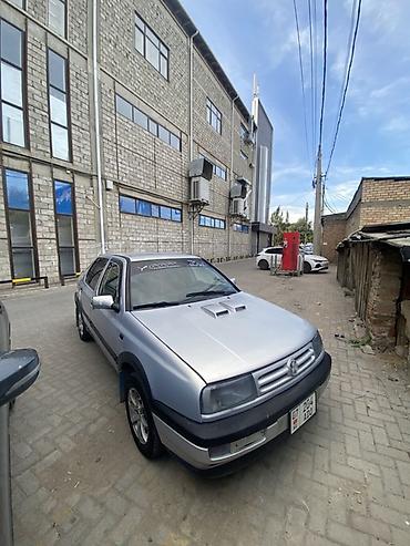 Volkswagen Vento: 1993 г., 1.8 л, Механика, Бензин, Седан at lalafo.kg Volkswagen Vento: 1993 г., 1.8 л, Механика, Бензин, Седан