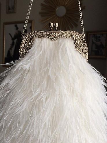 Классические сумки: Вечерняя сумочка из перьев страуса дополнит ваш выход в свет — 10