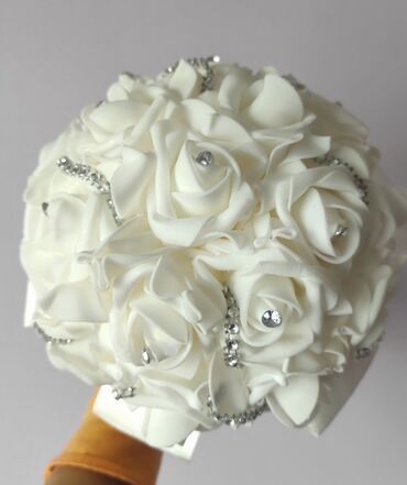 elegantni kompleti za svadbu: Bidermajer dužine oko 25cm, obim cvetne kugle oko 60 cm, širina ručke