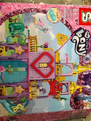 детский замок: Продаю два комплекта Лего замок с принцессами и замок с пони. всё в