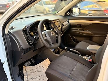 Mitsubishi: Mitsubishi Outlander – ağ rəngli, şəhər və uzun yol üçün rahat və — 3