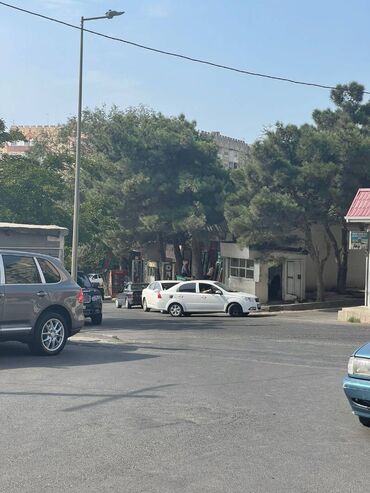 Digər kommersiya daşınmaz əmlakı: Yeni Günəşlidə V massivində yerləşən ümumi sahəsi 160 kv,m olan,obyekt — 13