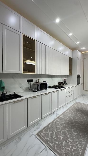 Продажа коттеджей и домов: 🚨 СРОЧНО ПРОДАЁТСЯ ДОМ! 🏙️ 6+ комнат — 360 м² 📍 Арча-Бешик (1 линия) — 11