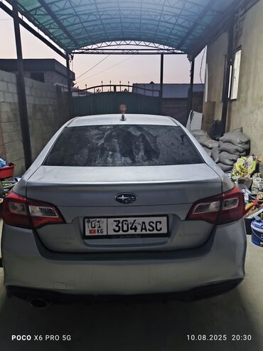 полик на форестер: Седан Subaru Legacy в светло-сером цвете, оснащенный черным тканевым