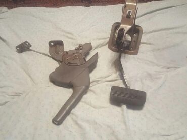 Другие детали для мотора: Нижняя подушка двигателя.Черный кронштейн из металла с креплением и — 10