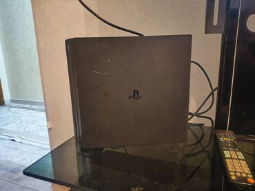 PS4 (Sony Playstation 4): PlayStation 4 pro 1tb 9.00 proşibka 15 oyun 2pult flaşkartı verilir