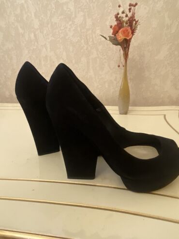 Tuflilər: Tuflilər, YSL, Ölçü: 37, rəng - Mavi, Yeni — 35