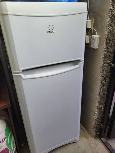 морозильная камера indesit: Холодильник Indesit, Б/у, Двухкамерный, De frost (капельный), 60 * 150 * 60