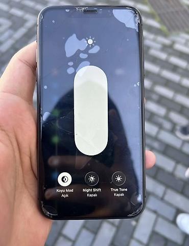 Apple iPhone: IPhone 11, Qara, Qırıq — 9