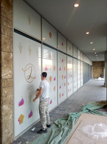 Građevinarstvo i rekonstrukcija: Lepljenje peskirnih folija na staklo — 11