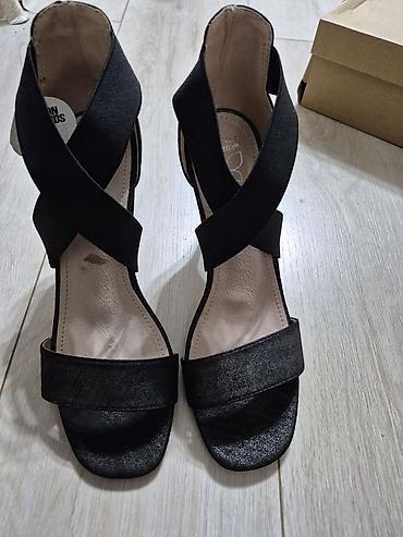 ecco cipele za žene srbija: Ženske sandale na štiklu – Bata, veličina 40 - Boja: crna - Model — 1