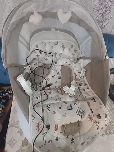 carpayı uzərində karusellər: Uşaq üçün elektrikli yelləncək/şezlonq - Yumşaq, naxışlı oturacaq və — 2