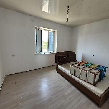 Продажа коттеджей и домов: Просторный дом с двумя этажами и функциональной планировкой. - — 9