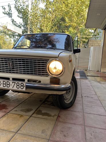 011 maşınlar: VAZ (LADA) 2101: 1.7 l | 1975 il | 25800 km Sedan