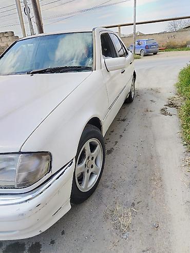 mercedes benz 208 d: Mercedes-Benz 220: 2.2 l | 1995 il Sedan — 3