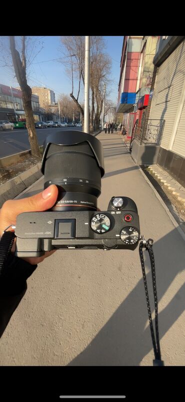 фотоаппараты в бишкеке: Sony a7c идеальный, коробка все есть с объективом 28-70mm, использовал