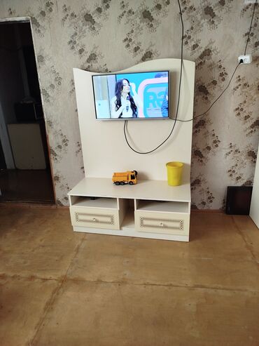 Qonaq otağı dəstləri: TV altlığı