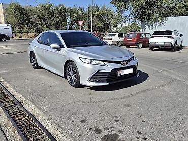 Toyota Camry: 2021 г., 2.5 л, Автомат, Бензин, Седан