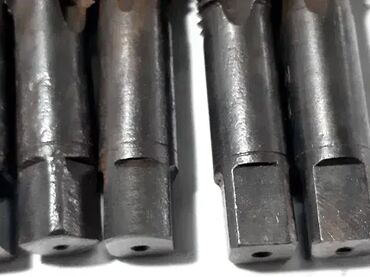 Ostali uređaji: Rucne ureznice M24 (M24x3) ureznica Cena je za komplet od tri rucne — 15