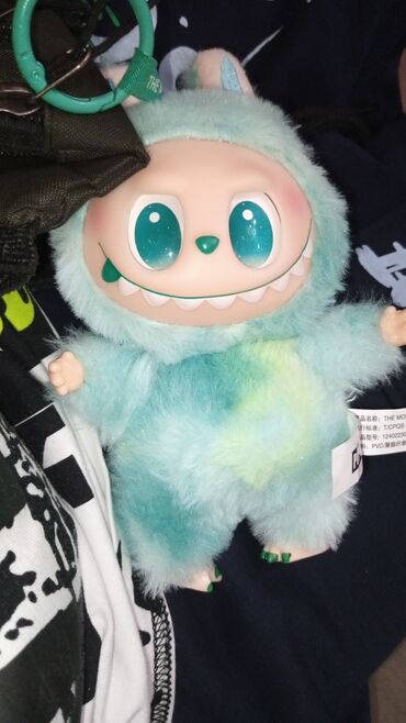 cıxol: Mavi rəngdə, yumşaq bədheybət fiqurlu plush açar asqısı. Pluş bədəni