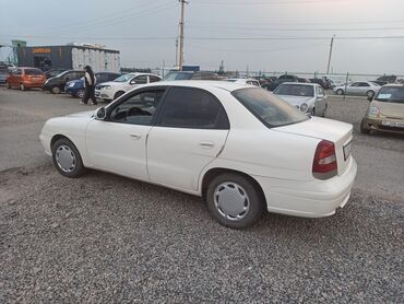 авто до 200000 сом: Daewoo Nubira: 1999 г., 1.5 л, Механика, Бензин, Седан